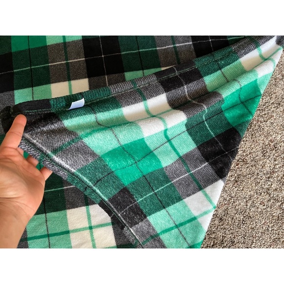 Plaid Fleece Throw Plush Blanket 58” x 47” EUC - Picture 4 of 5